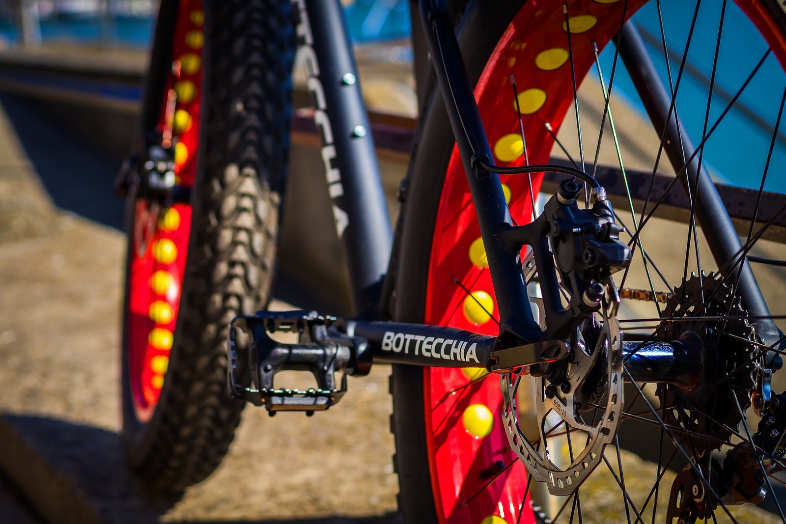 choosing the right flat pedal for your mtb
