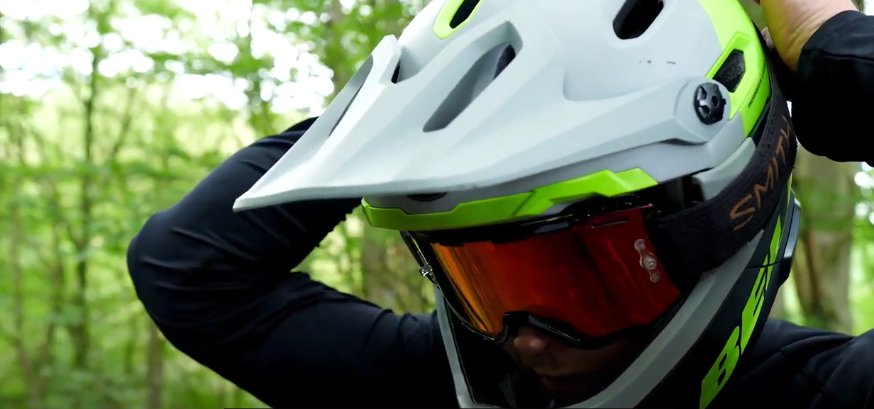 choosing the right mountain bike goggles